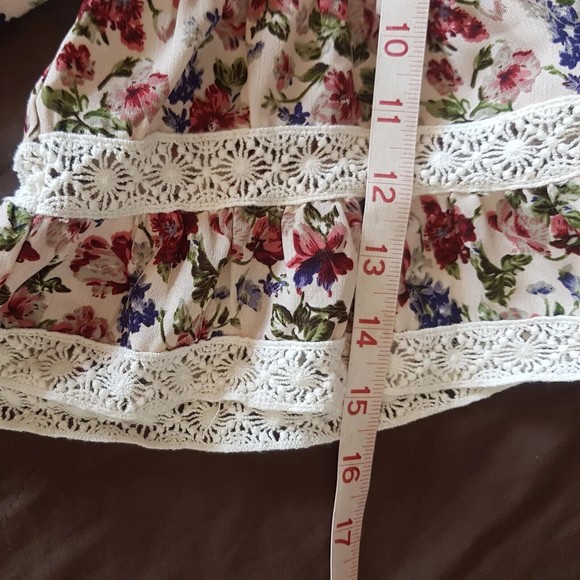 Blue Tassel Anthropologie Maylou Open Shoulder Blouse Floral Crochet Size Medium - Picture 10 of 16